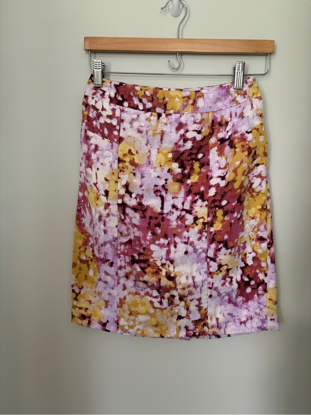 Loft NWT inside - Beautiful Floral Print A-Line Skirt in Pink and Yellow Size 0